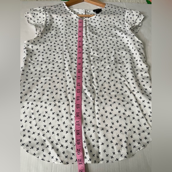 Ann Taylor top white w/black micro floral all over print Size Small, soft poly - Picture 6 of 10